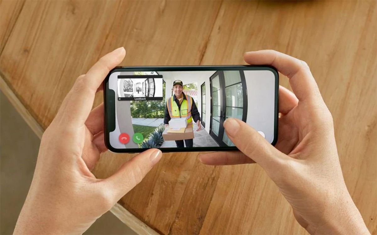 Подзвоніть у дверний відеодзвінок.