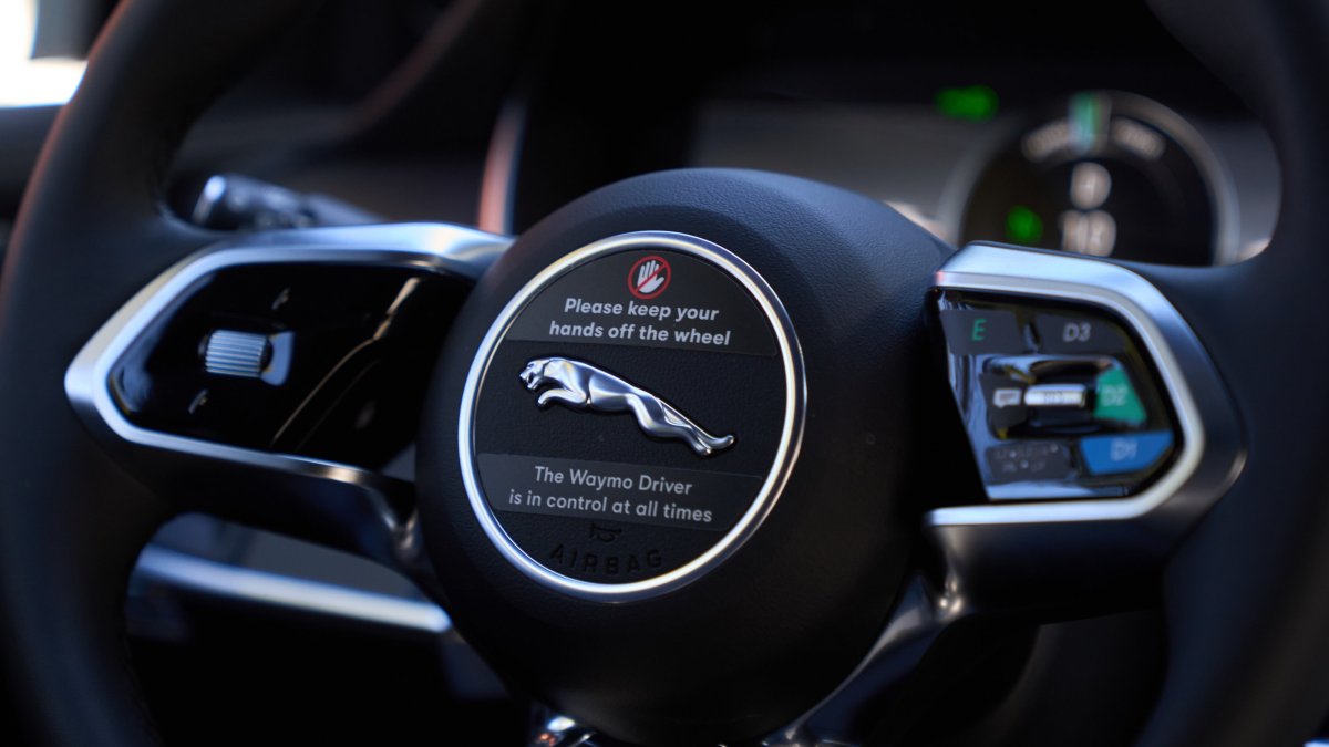 Керівник Jaguar розчарований «підлою ненавистю» до нової реклами, ребрендингу
