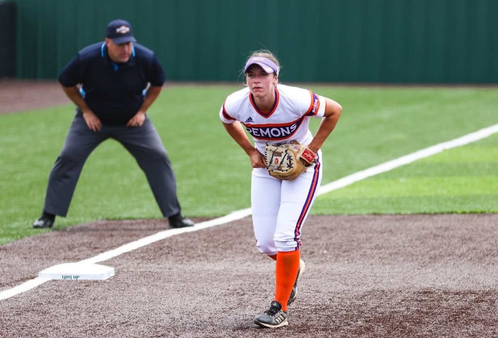Меггі Блек грала в софтбол у Північно-західному державному університеті. Фото: @maggswitt/Instagram Меггі Блек грала в софтбол у Північно-західному державному університеті. Фото: @maggswitt/Instagram
