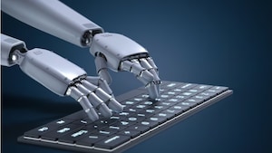 Використовуючи AI та машинне навчання для моніторингу транзакцій клієнтів, установи можуть миттєво виявляти незвичайну поведінку, дозволяючи їм вживати запобіжних заходів, не порушуючи взаємодію з клієнтами.