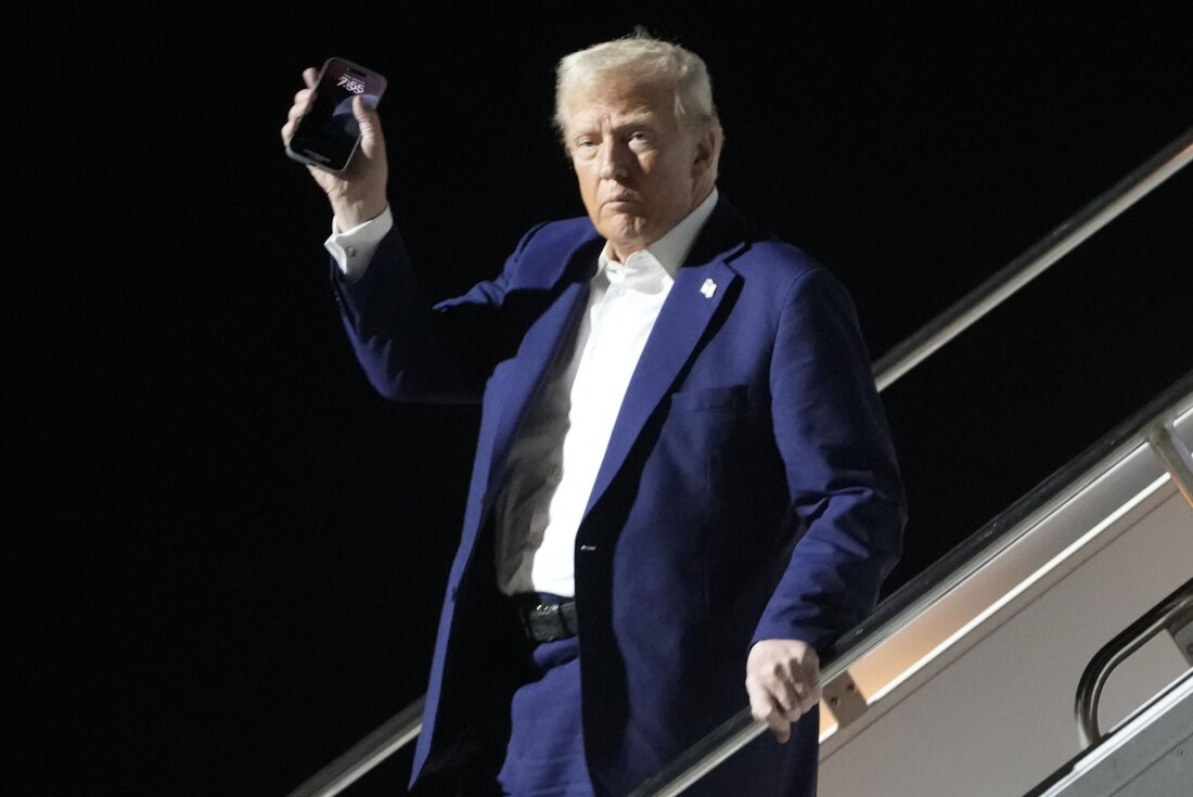 Президент Дональд Трамп приїжджає в ВВС один в міжнародному аеропорту Гаррі Рейда в Лас -Вегасі, у п'ятницю, 24 січня 2025 року.
