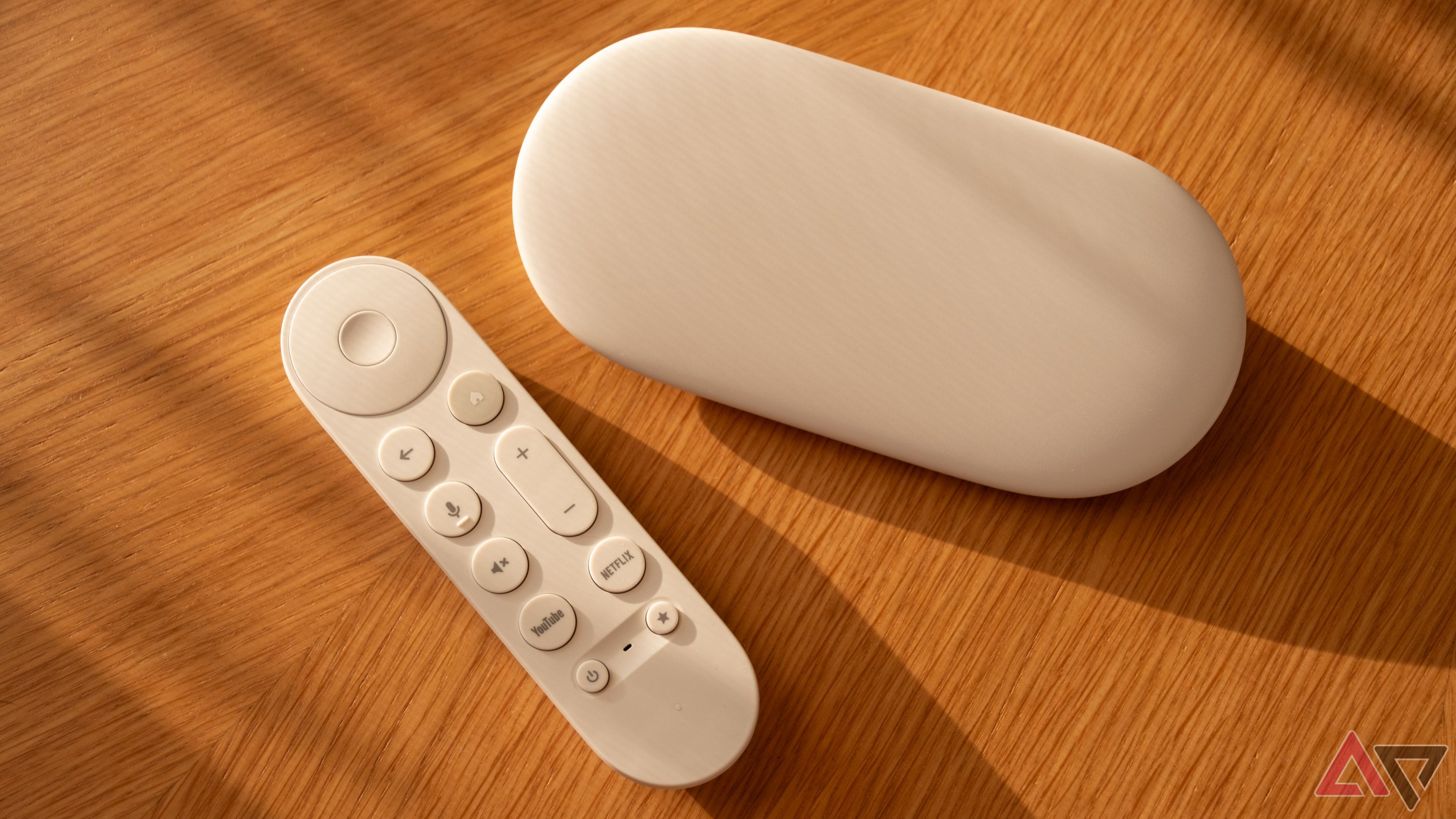 Google TV Streamer з його пультом.