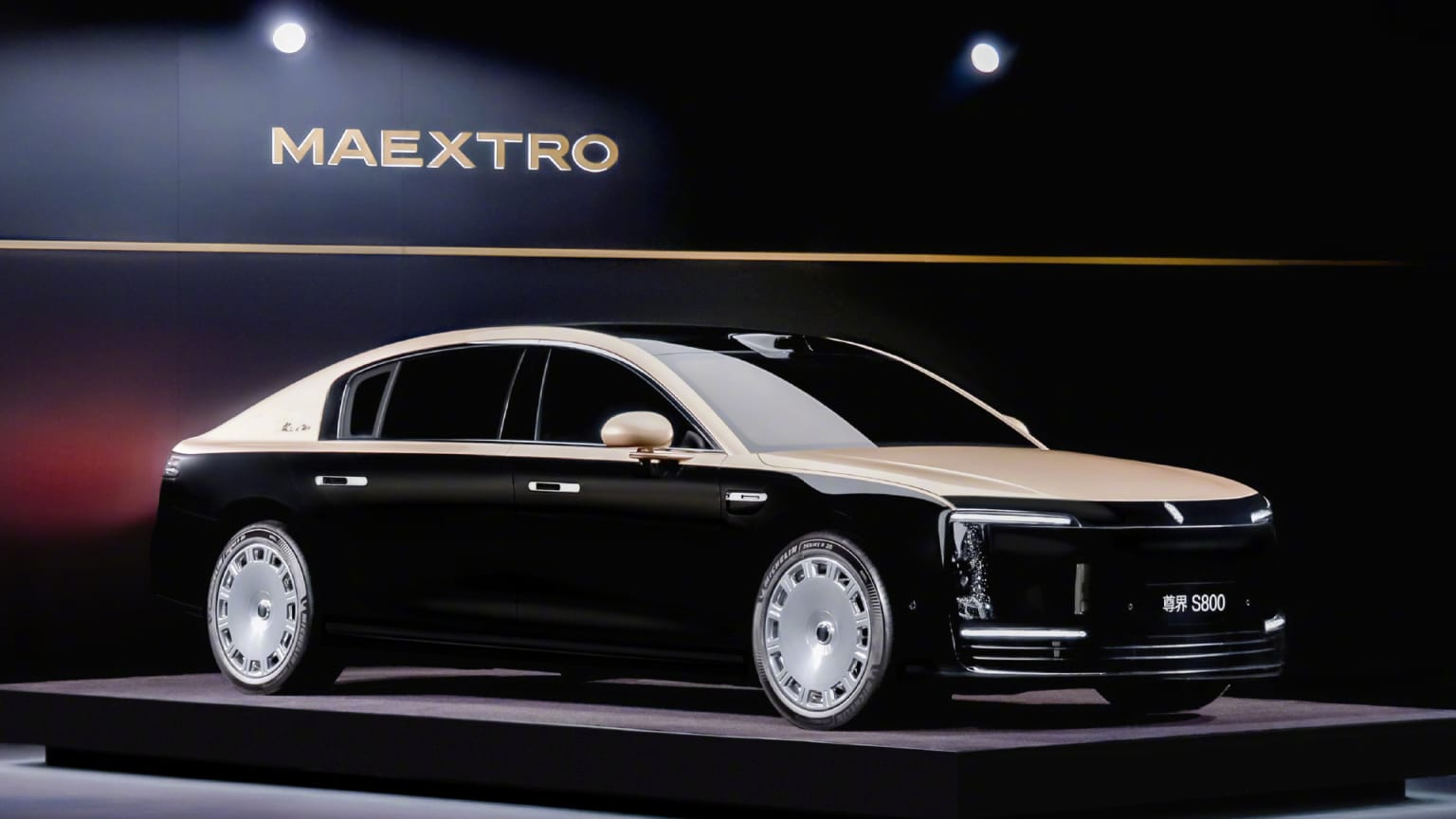 Huawei подає до суду на китайського впливового за Maexstro S800 розкішного седана критики