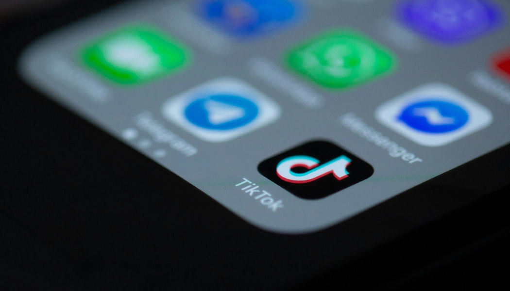 Поза Tiktok: випадок стратегії творця багатоплатформи в красі