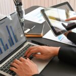 Жінка у Вашингтоні стикається з дорогою податковою рахункою після афери у Facebook