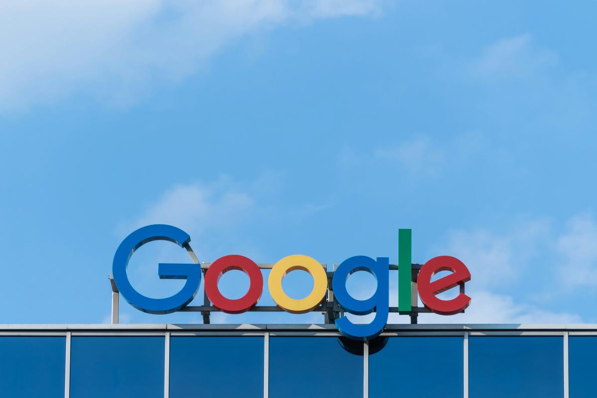 Ветеран інвестор Trims Alphabet Inc.