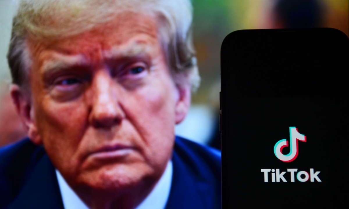Трамп дражнить угоду про продаж Tiktok "дуже заможним людям"