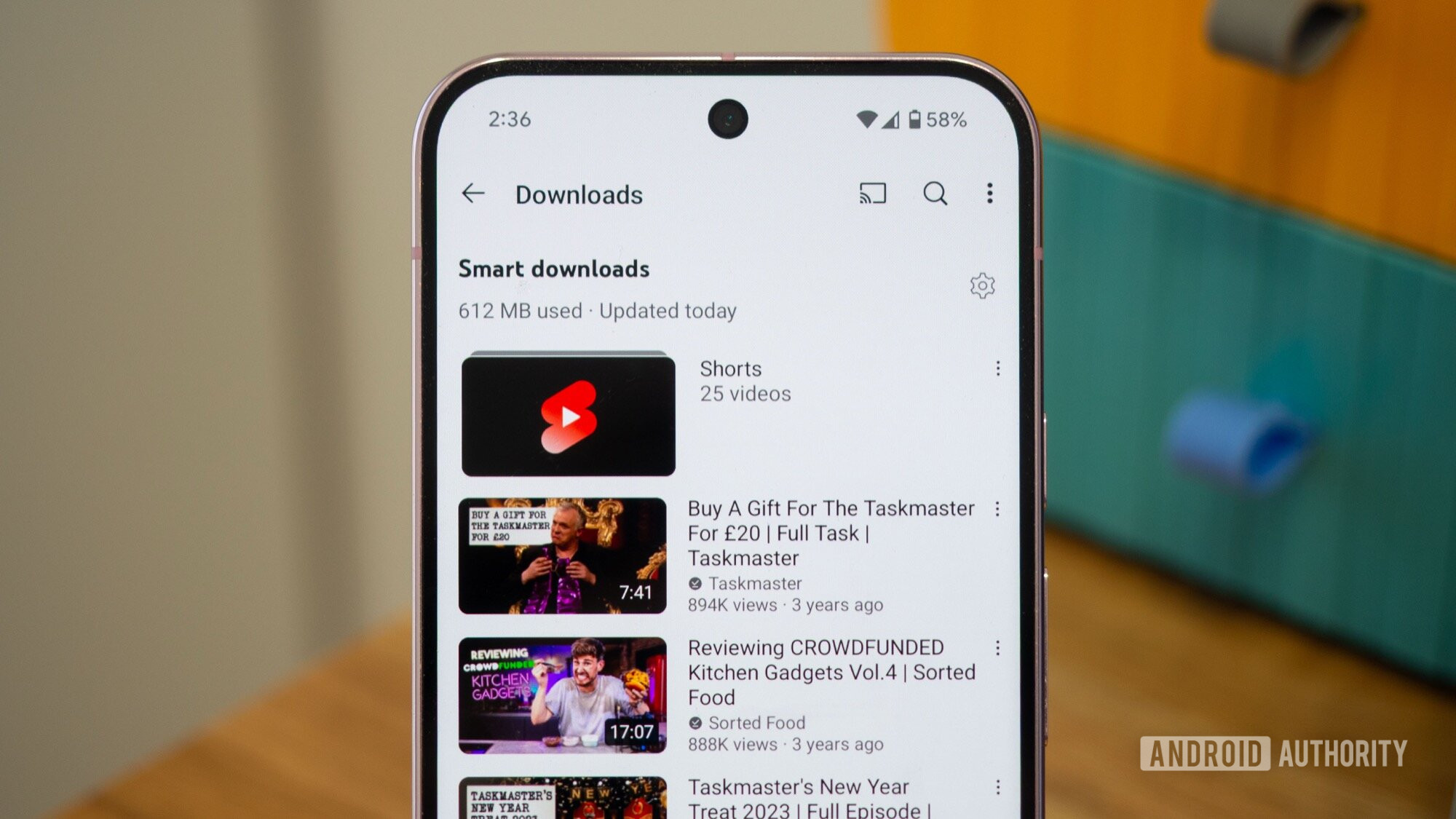 YouTube premium perk smart завантаження