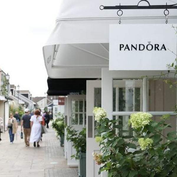 Ювелірний гігант Pandora Eyes China Revamp після 80% падіння доходу