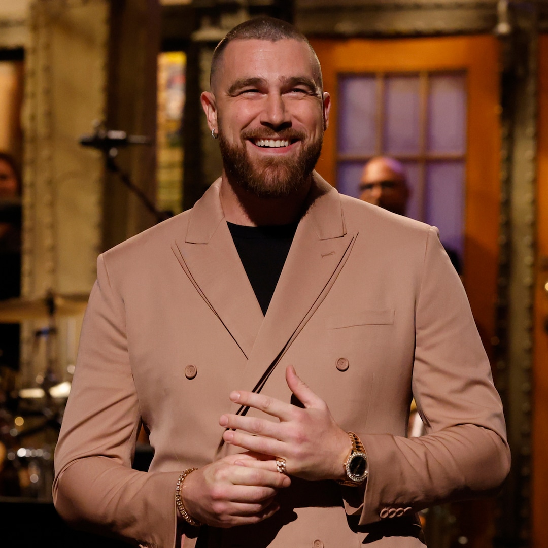 Travis Kelce на таблиці SNL Читати важко