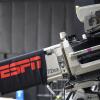 Телевізійна камера переглядається під час трансляції ESPN баскетбольної гри WNBA між Сонцем Коннектикуту та Міннесотою Лінксом 26 липня 2020 року в Брейдентоні, штат Флорида, ESPN запускає нову послугу потоку в $ 29,99 на місяць.