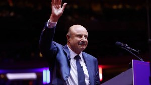 Доктор Філ виступає на мітингу кампанії для Дональда Трампа в Медісон Сквер Гарден 27 жовтня 2024 року в Нью -Йорку. (Кредит: Анна MoneyMaker/Getty Images)