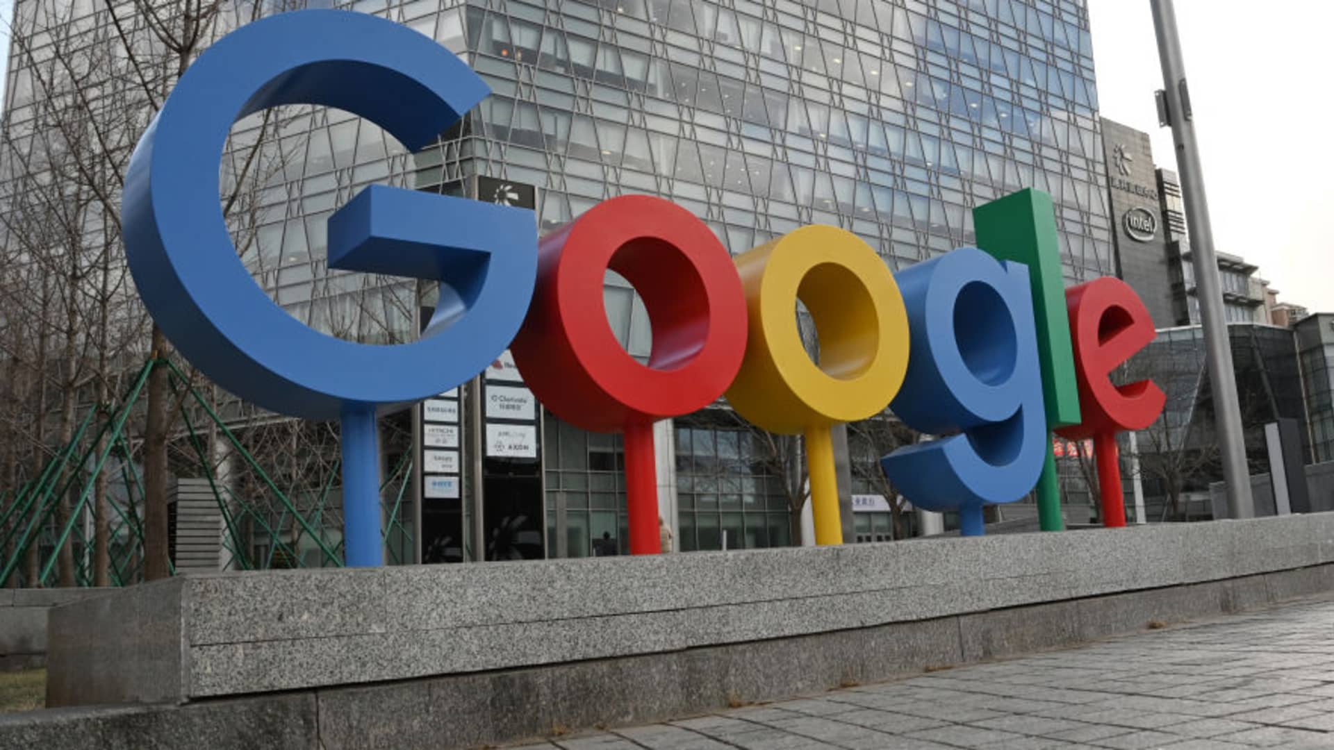 Alphabet Shares Pop після того, як Google уникає розриву в антимонопольному випадку