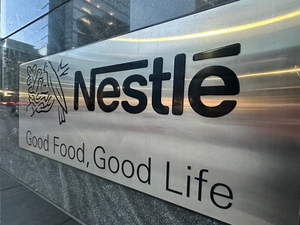 Криза генерального директора Nestlé, вікові демонстрації та новини, НФЛ повернулося