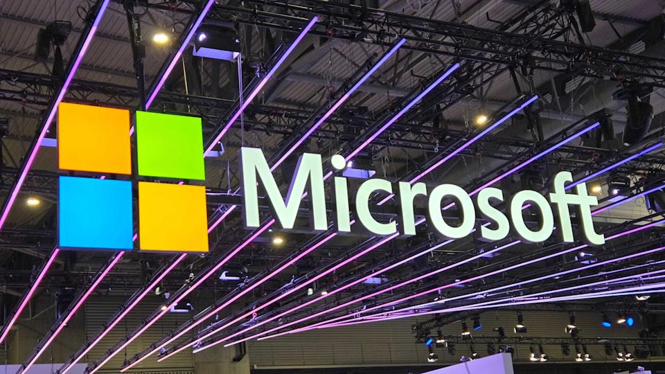 Логотип Microsoft на MWC 2024