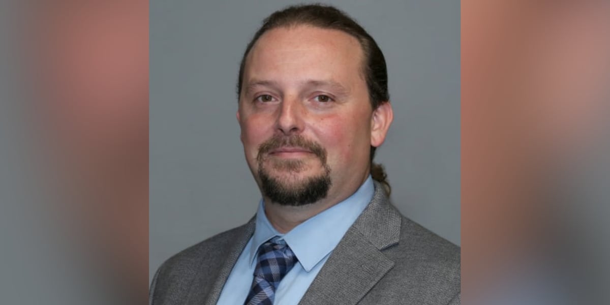 Адміністратор подає у відставку після продажу газонокосарних виробів на ринку Facebook