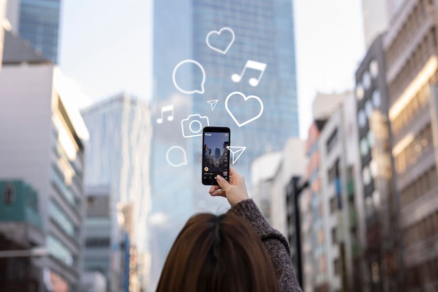 Micro vs Mega Influencers: Посібник з інвестицій бренду