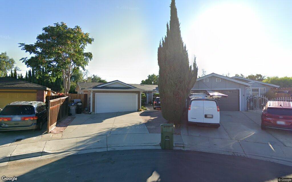 1090 Court Woods Woods - Google Street View