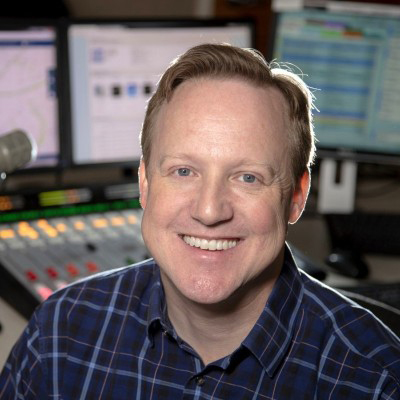 Майкл Хібблен, директор зі зв’язків з громадськістю Арканзаської телерадіокомпанії, був заарештований на початку цього тижня.