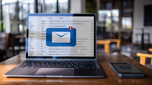 Платформа Exclaimer допомагає командам ІТ та маркетингу переконатися, що їхні підписи електронної пошти є послідовними, актуальними та сумісними.